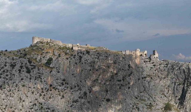 UNESCO Listesindeki Anavarza Antik Kenti'ne Ziyaretçi Akını