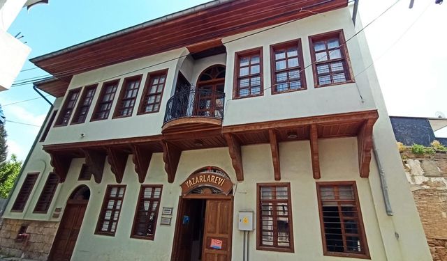 Adana'da Dar Gelirli Öğrencilere Ücretsiz Fen Matematik Dersi Verilecek