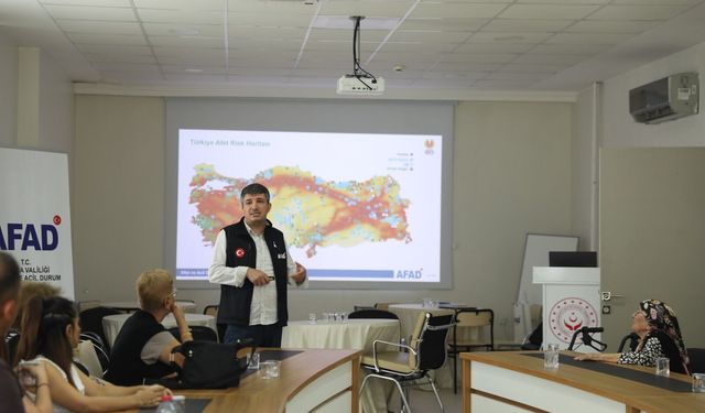 Adana'da “Yaşlılar İçin Afet Farkındalık” Eğitimi Düzenlendi