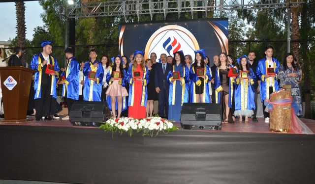 Adana Final Okulları’nda Görkemli Mezuniyet Töreni