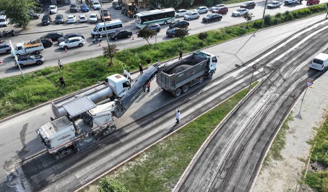 Adana'nın Yoğun Arterlerinde Ulaşım Altyapısı Mesaisi