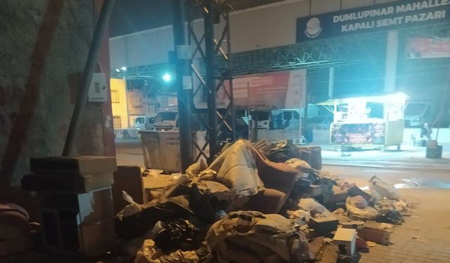 Adana'nın O Mahallesindeki "Çöp Dağı" Vatandaşları İsyan Ettirdi