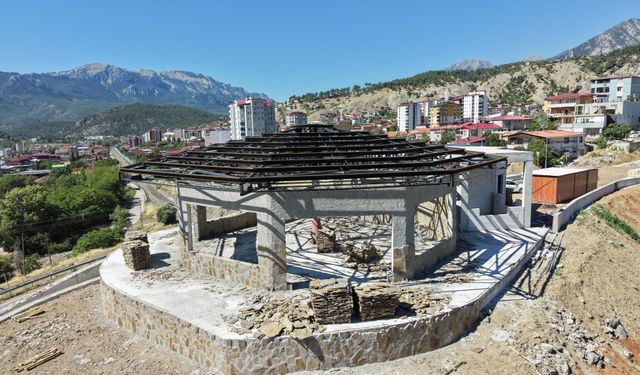 Pozantı'da Gençlere Dev Yatırım! Gençlik Merkezi Hızla Yükseliyor