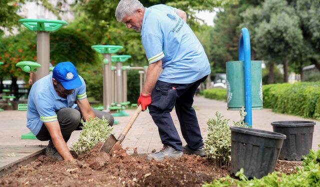 Seyhan Belediyesi Şehitler Parkı’nı Baştan Aşağı Yeniliyor