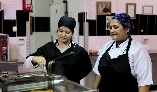 Öğrenciler Mesleği Gerçek İş Ortamında Öğreniyor