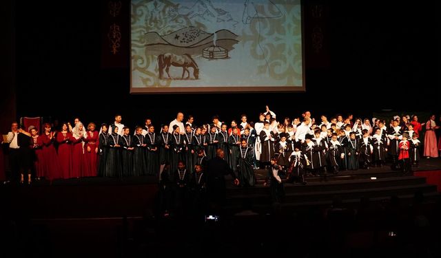 Adana'da Muhteşem Çerkes Gecesi! Geleneksel Danslar Büyük Beğeni Topladı