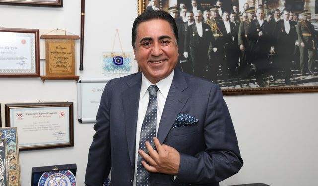 Cengiz Kurt'tan Mezunlara Anlamlı Mesaj