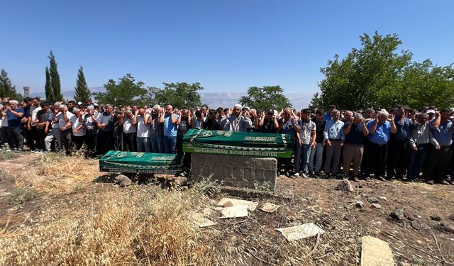 Adana'da Sulama Kanalına Düşen Otomobilde Hayatını Kaybeden Anne ile Oğlu Defnedildi
