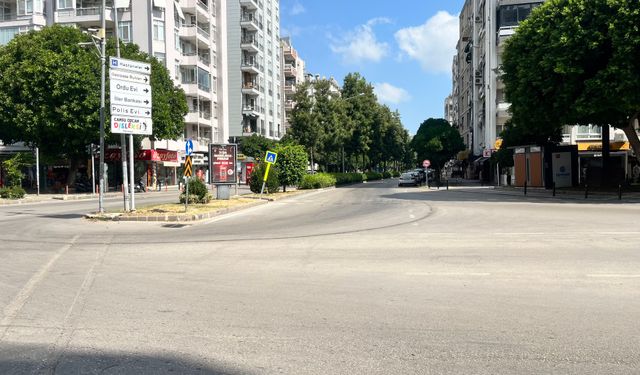 Adana Sıcaktan Boşaldı! Cadde ve Sokaklar Sessizliğe Büründü