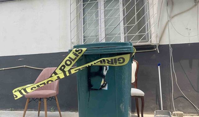 Adana'da Korkunç Olay! Eşinin Başına Çekiçle Vurup Boğazından Bıçakladı