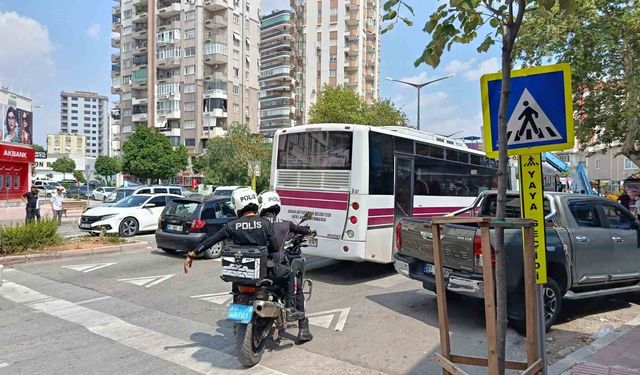 Adana'da Minibüs Dehşeti: Genç Kadın Yaşamını Yitirdi