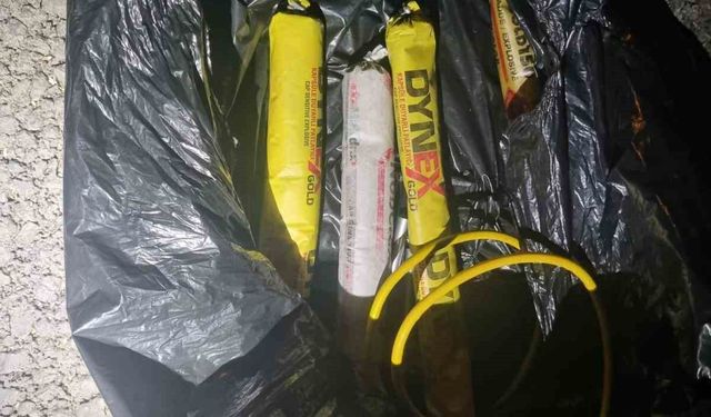 Adana’da şok operasyon: Araçta 4 parça patlayıcı ele geçirildi