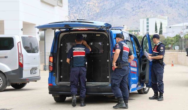 Kozan'da JASAT Operasyonu! 38 Yılı Aşan Hapis Cezalı İki Firari Yakalandı