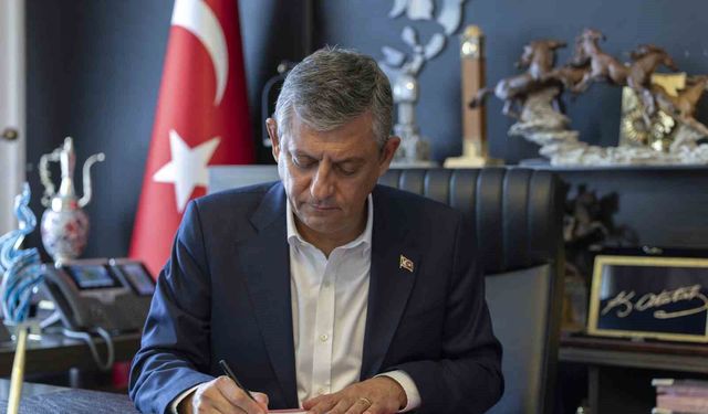 Özgür Özel, Cumhuriyet Halk Partisi'nden İstifa Etti