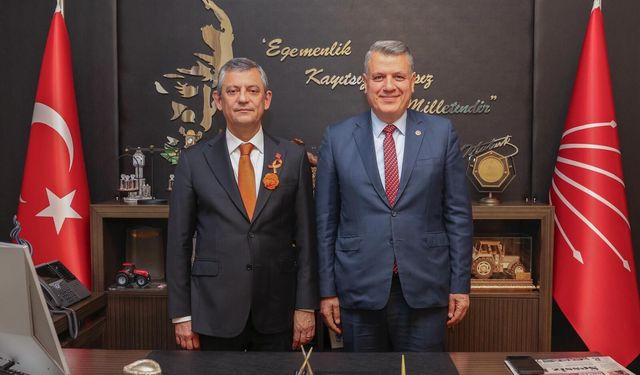 Ayhan Barut'tan Adanalılara Çağrı: "Özgür Özel'i Bağrımıza Basacağız"