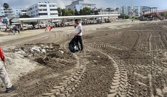 Karataş Sahillerinde Yoğun Temizlik! Tatilcilere Önemli Çağrı