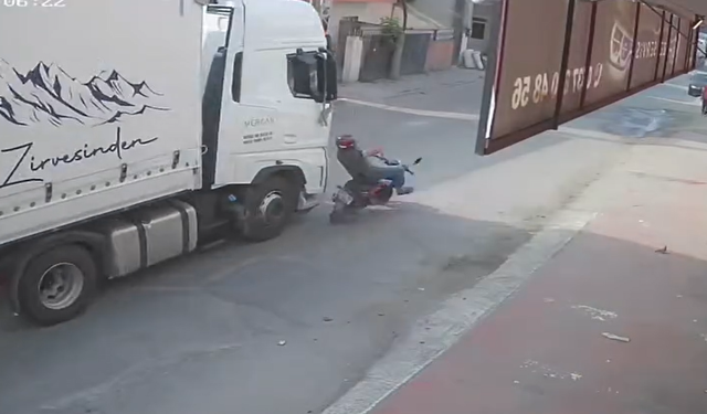TIR'ın Çarptığı Motosiklet Sürücüsü Ölümden Döndü