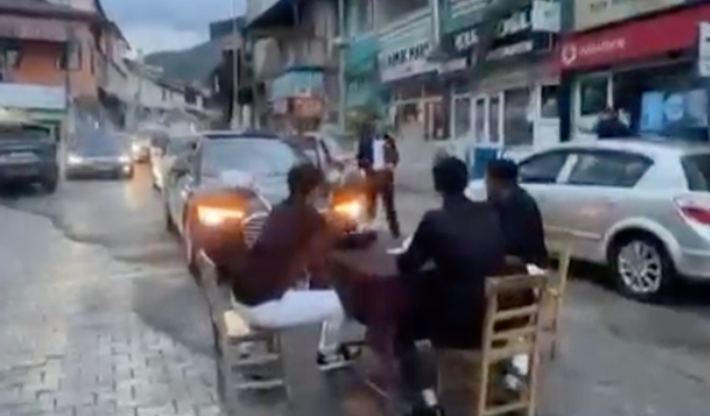 Saimbeyli'de İlginç Düğün Geleneği! Damat Konvoy Ortasında Okey Masasına Oturdu