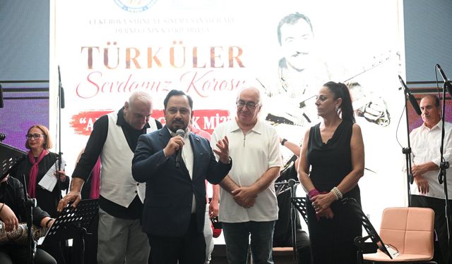 Sarıçam'da Duygu Dolu Gece! Ali Limoncu Türküleri Büyük Alkış Aldı