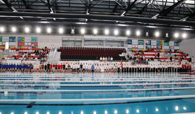 Anadolu Yıldızlar Ligi Yüzme Müsabakaları Adana'da Başladı