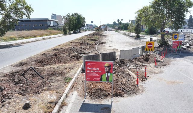 Asri Mezarlık Alt Geçidi'nde Çalışmalar Sürerken Trafik Çileye Döndü