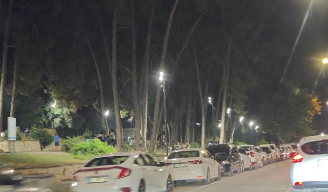 Adana'nın Kaçış Noktası Adnan Menderes Sahil Yolu Dolup Taştı! Trafik Çilesi Büyüyor