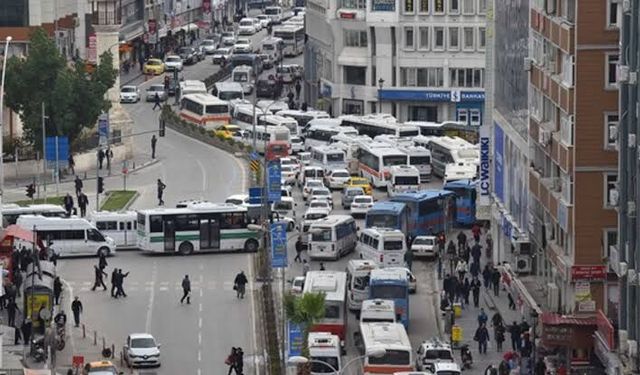 Adana'nın Sorunları Her Geçen Gün Büyüyor! Vatandaş Artık Kalıcı Çözüm Bekliyor