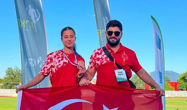 Adanalı Atlet Cemile Duran'dan Balkan Şampiyonası'nda Çifte Madalya