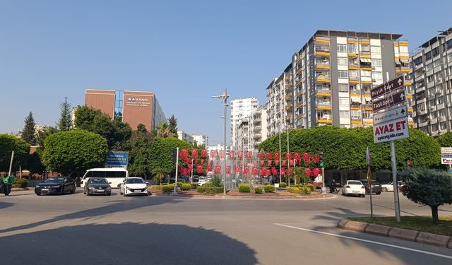 Adana 15 Temmuz Ruhuyla Kırmızı-Beyaza Büründü! Kent Bayraklarla Donatıldı
