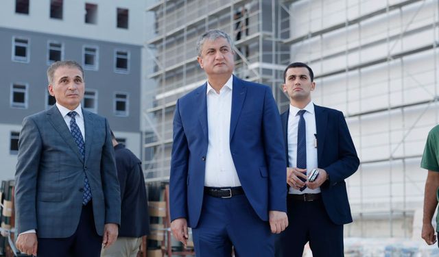 Vali Yavuz, Adana Sarıçam'da 2 Bin Kişilik Yurt Yatırımını Yerinde İnceledi