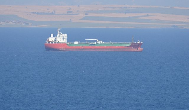 Adana'ya Giden Kimyasal Tanker  İçin Çanakkale'de Alarm