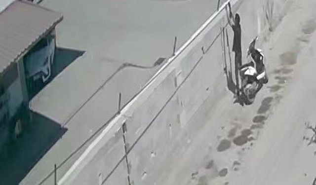 Motosikletle Geldi, İnternet Kablolarını Kesip Kaçtı