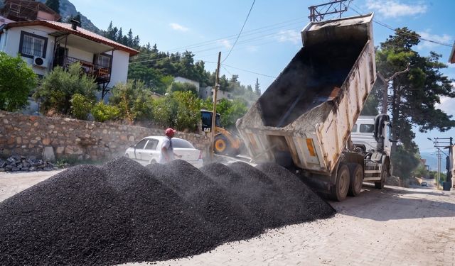 Kozan’da 11 Mahallede Yol Seferberliği Başladı