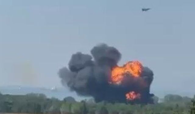 Yalova'da F-16 Uçağı Düştü: Pilot Paraşütle Kurtuldu, Hastaneye Kaldırıldı