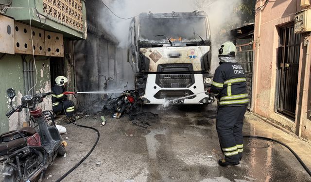 Adana’da Kanalizasyon Çalışması Sırasında Panik! Vidanjör Alev Alev Yandı