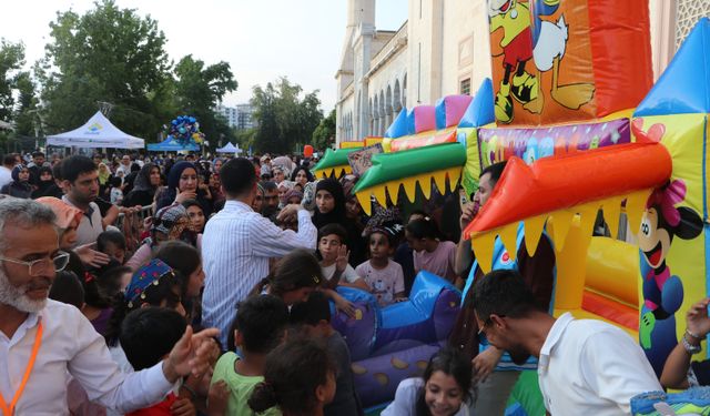 Adana’da Cami Avlusu Çocuklarla Şenlendi!