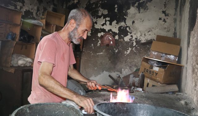 "Bu Ocağı Söndürmeyeceğim" Demişti! Adana'da 4 Kuşaktır Kalaycılık Yapıyor