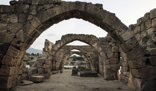 Misis Antik Kenti Neden Adana'nın "Zeugma'sı" Olamadı?