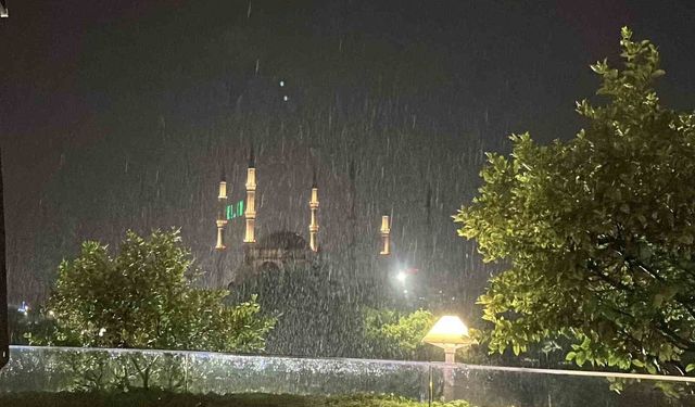 Adana’da Sağanak Sürprizi! Kentin 4 İlçesinde Yağmur Etkili Oldu