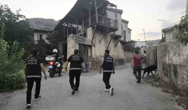 Kozan’da Polis Ekipleri Alarma Geçti! Aranan Şahıs Denetimde Yakalandı
