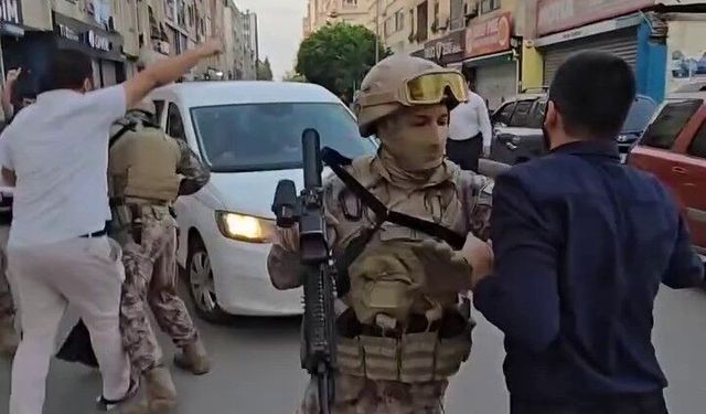 Kuytul Çiftinin Gözaltısında Gerilim! Polis Aracının Önünü Kestiler
