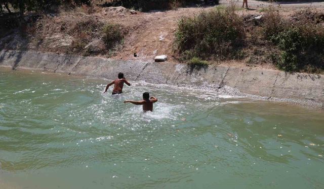 Sıcaktan Bunalan Çocuklar Yasak Dinlemedi: Sulama Kanalına Akın Ettiler