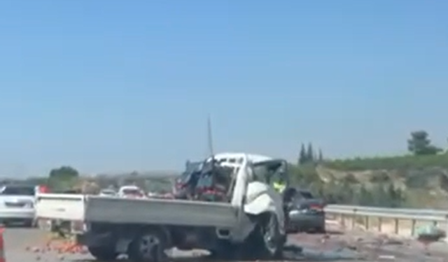 Adana-Mersin Otoyolu'nda Kaza: Trafik Tek Şeritten Sağlanıyor