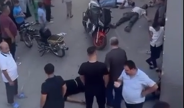 Adana'da Motosikletler Kafa Kafaya Girdi: 4 Kişi Yaralandı