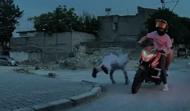 Adana'da İlginç Motor Kazası Kameralara Böyle Yansıdı