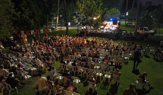 Bi' Yaz Konserleri Adanalılara Müzik Dolu Gece Yaşattı