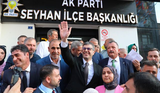 AK Parti Seyhan İlçe Başkanlığı'nda Bayrak Değişimi
