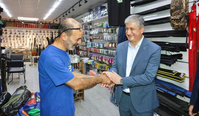 Vali Yavuz, Seyhan'da Esnaf ve Vatandaşlarla Buluştu