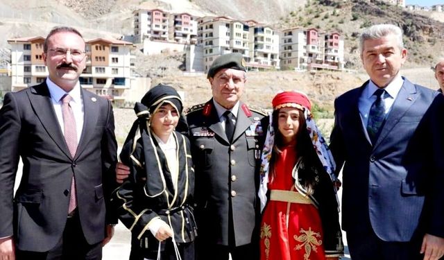 Genelkurmay Başkanı Selçuk Bayraktaroğlu memleketini yine unutmadı! Yusufeli’nde karşılandı