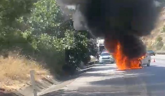 Pozantı Otoyolu’nda Korku Dolu Anlar! Otomobil Bir Anda Alevlere Teslim Oldu